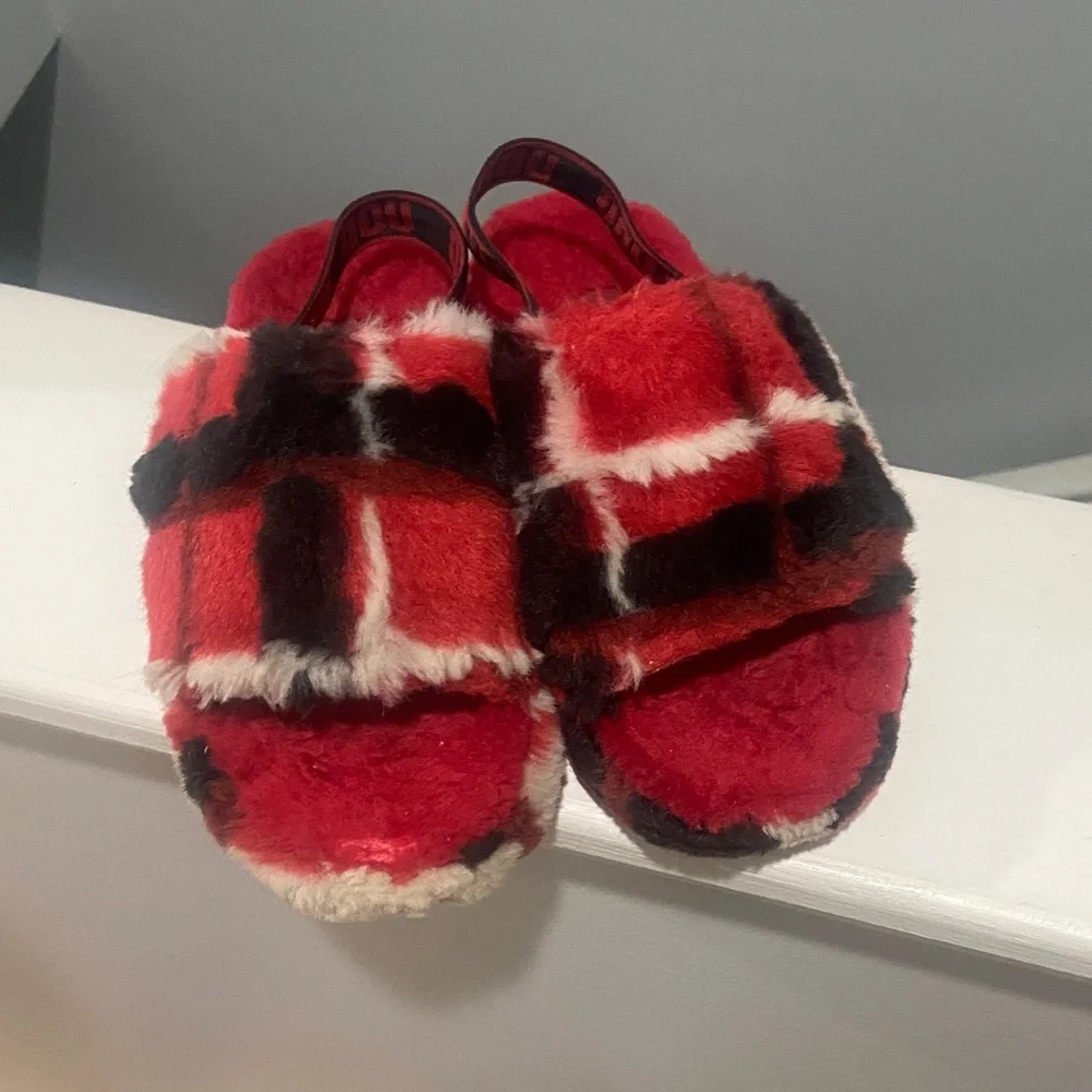 UGG Fluff Yeah Slide Backstrap Slippers in Plaid Punk Red Kids Size 3